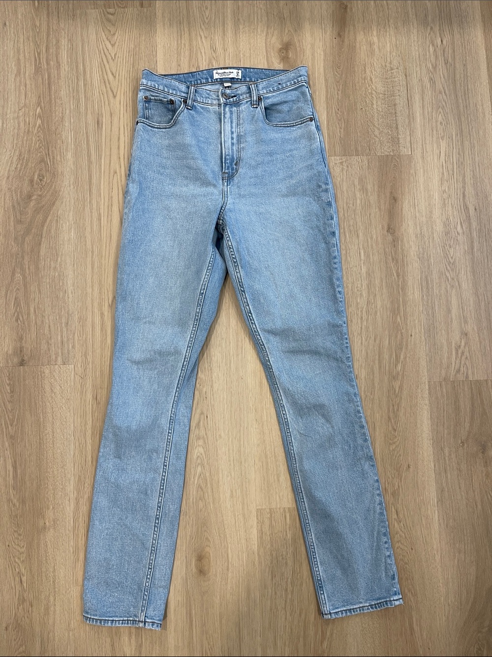 Abercrombie & Fitch Light Wash High-Rise Straight Jeans - Size 6 Long